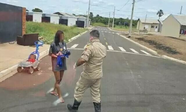 Imagem de compartilhamento para o artigo Adolescente que abandonou bebê deu á luz sozinha e contou que não sabia da gravidez da MS Todo dia